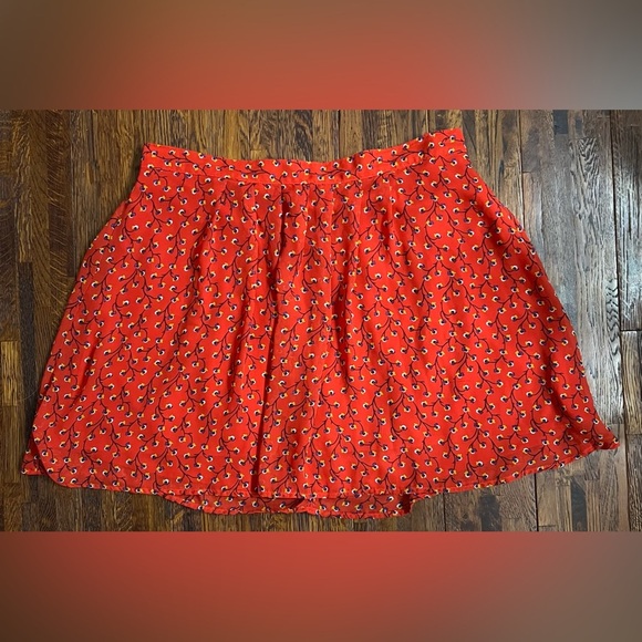 OLD NAVY Pleated Floral Chiffon Skater Mini Skirt in Red Size Large - Picture 2 of 7